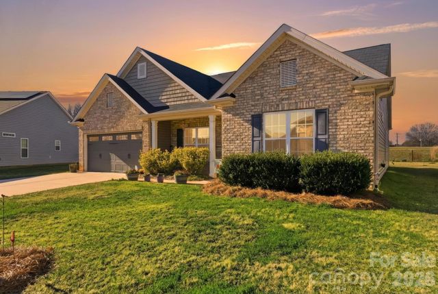 1378 Land Grove Drive, Kernersville, NC 27284