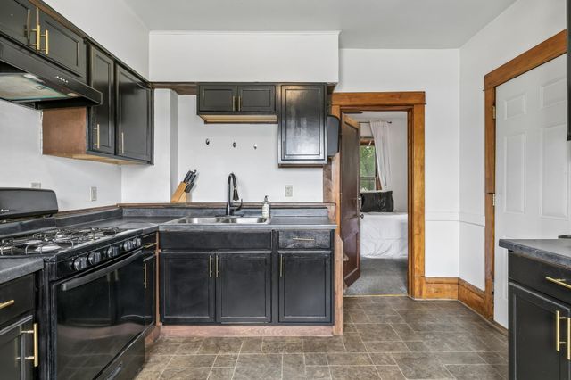 393 Geranium Avenue E, Saint Paul, MN 55130