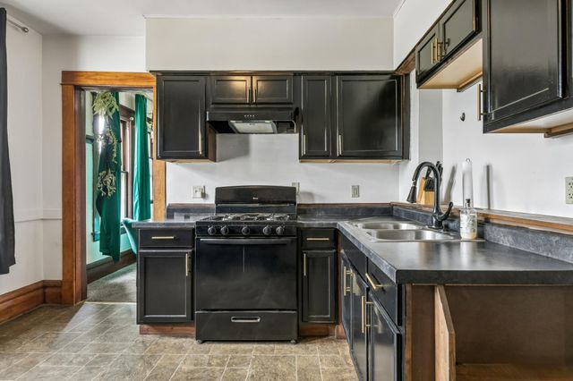 393 Geranium Avenue E, Saint Paul, MN 55130