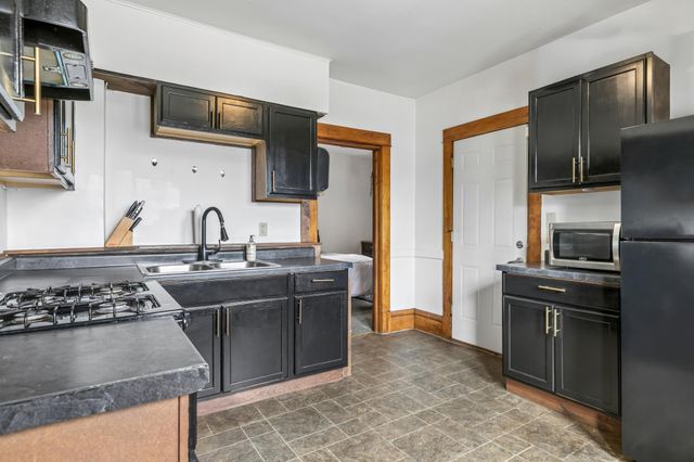 393 Geranium Avenue E, Saint Paul, MN 55130
