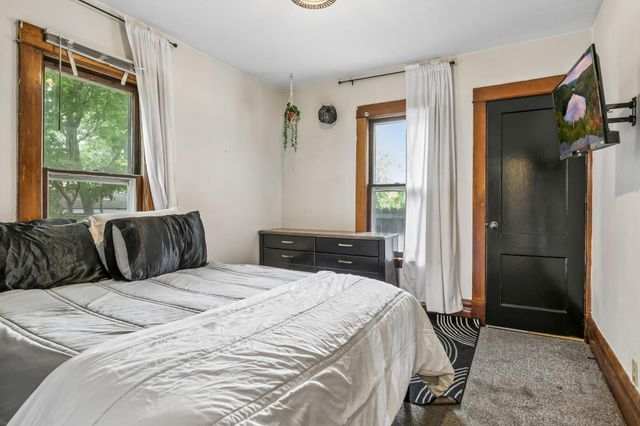 393 Geranium Avenue E, Saint Paul, MN 55130