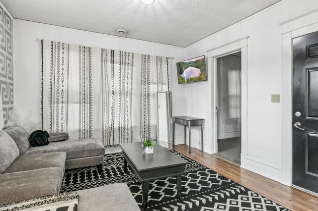 393 Geranium Avenue E, Saint Paul, MN 55130