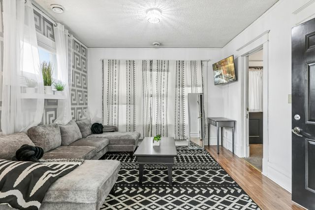 393 Geranium Avenue E, Saint Paul, MN 55130