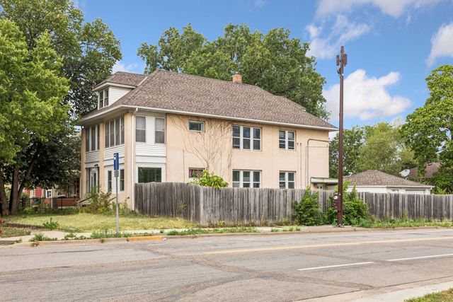 393 Geranium Avenue E, Saint Paul, MN 55130