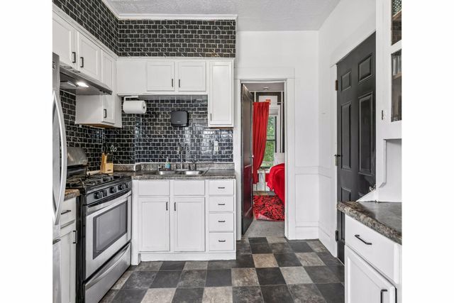 393 Geranium Avenue E, Saint Paul, MN 55130