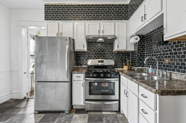 393 Geranium Avenue E, Saint Paul, MN 55130