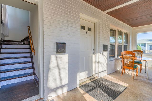 393 Geranium Avenue E, Saint Paul, MN 55130