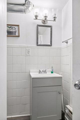 393 Geranium Avenue E, Saint Paul, MN 55130