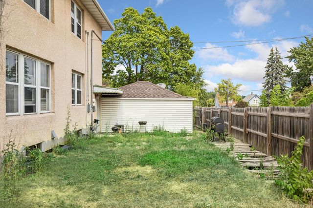 393 Geranium Avenue E, Saint Paul, MN 55130