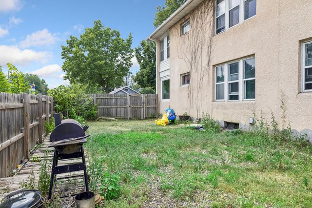 393 Geranium Avenue E, Saint Paul, MN 55130