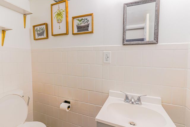 393 Geranium Avenue E, Saint Paul, MN 55130