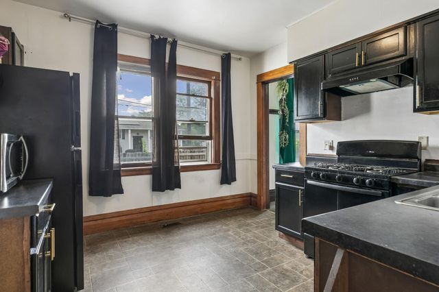 393 Geranium Avenue E, Saint Paul, MN 55130