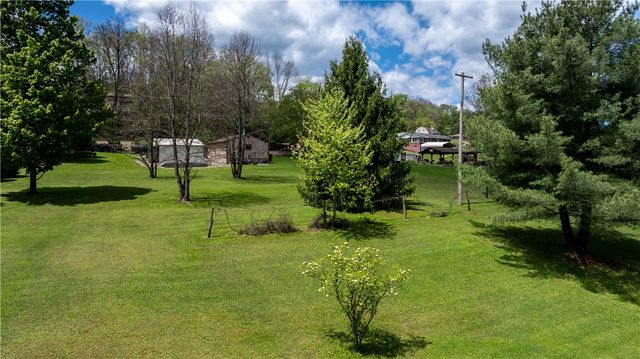 1093 Saxonburg Blvd, Clinton Twp, PA 16056