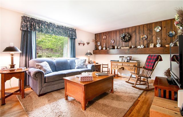 1093 Saxonburg Blvd, Clinton Twp, PA 16056