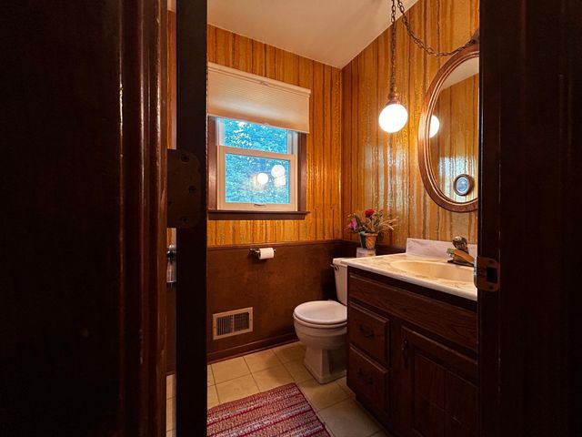 5217 Clear Spring Drive, Minnetonka, MN 55345