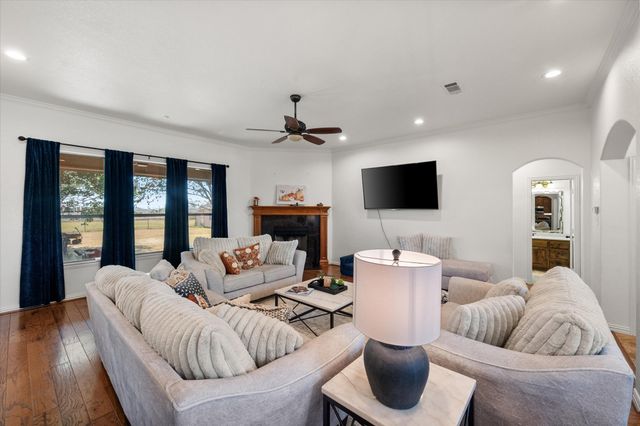 4124 Fm 813, Waxahachie, TX 75165