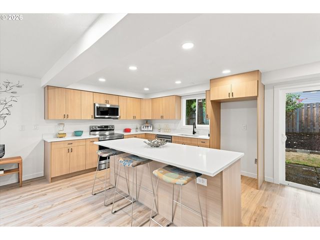 6170 Sw CHERRYHILL Dr, Beaverton, OR 97008