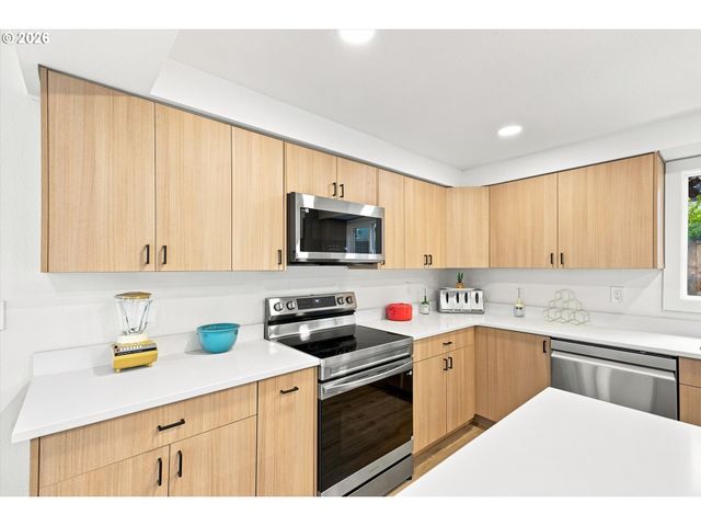 6170 Sw CHERRYHILL Dr, Beaverton, OR 97008