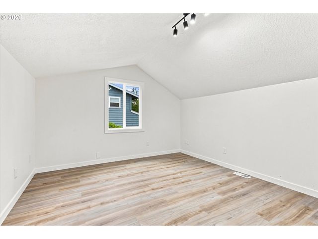6170 Sw CHERRYHILL Dr, Beaverton, OR 97008