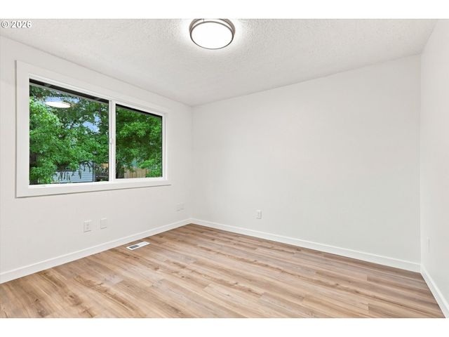 6170 Sw CHERRYHILL Dr, Beaverton, OR 97008