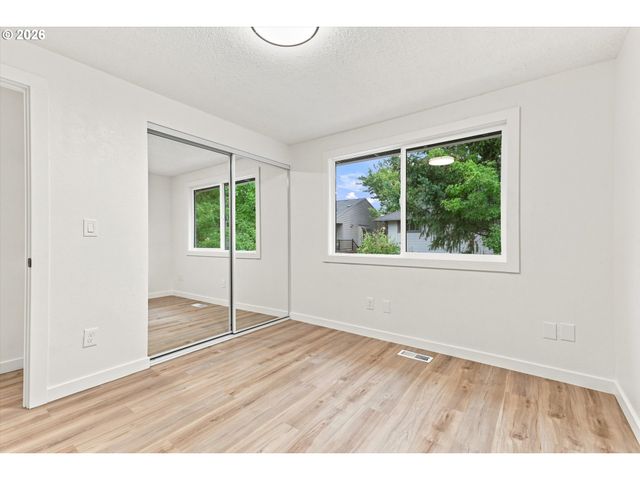 6170 Sw CHERRYHILL Dr, Beaverton, OR 97008