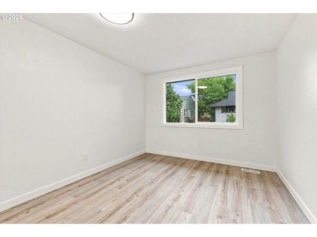 6170 Sw CHERRYHILL Dr, Beaverton, OR 97008
