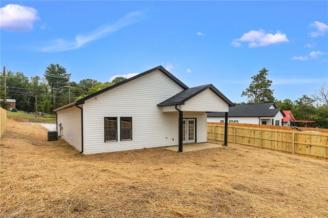 5236 Shattalon Drive, Winston-salem, NC 27106