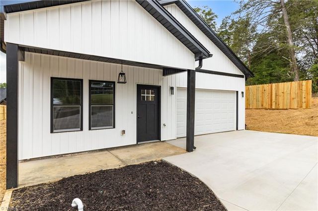5236 Shattalon Drive, Winston-salem, NC 27106