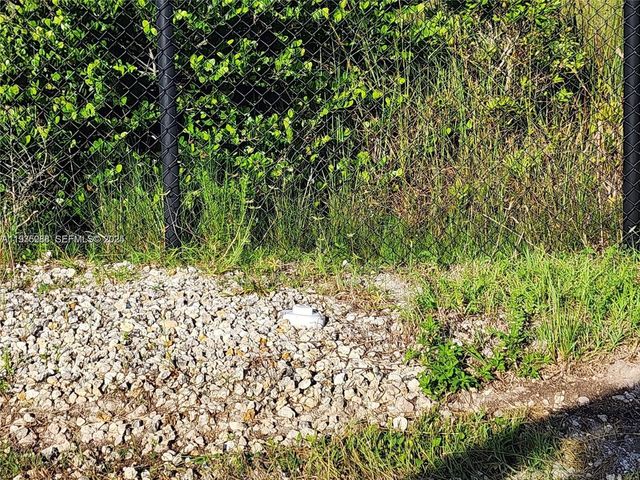 404XX S DIXIE HWY, Unincorporated Dade County, FL 33034