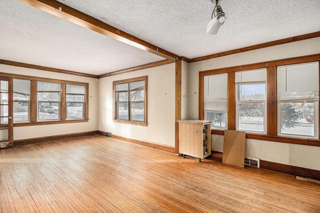 4500 Ewing Avenue N, Robbinsdale, MN 55422