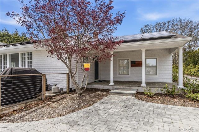 15 Gardners Lane, Hampton Bays, NY 11946