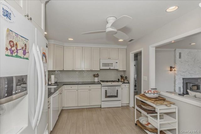 15 Gardners Lane, Hampton Bays, NY 11946