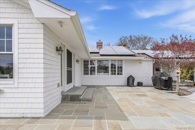 15 Gardners Lane, Hampton Bays, NY 11946