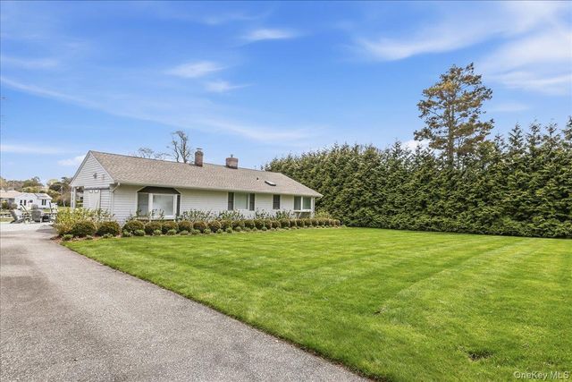 15 Gardners Lane, Hampton Bays, NY 11946