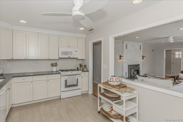 15 Gardners Lane, Hampton Bays, NY 11946