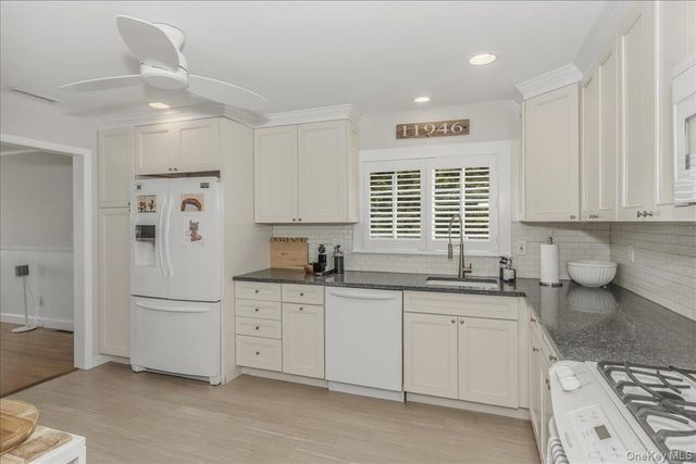 15 Gardners Lane, Hampton Bays, NY 11946