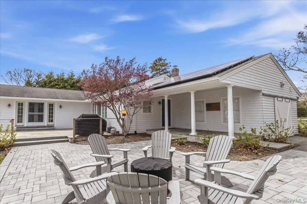 15 Gardners Lane, Hampton Bays, NY 11946