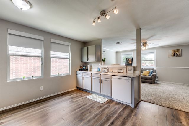 8426 Jacaranda Way, Arlington, TX 76002