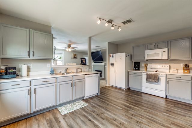 8426 Jacaranda Way, Arlington, TX 76002