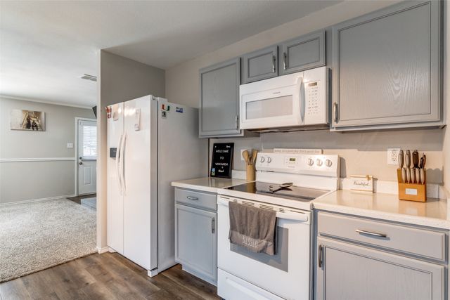 8426 Jacaranda Way, Arlington, TX 76002