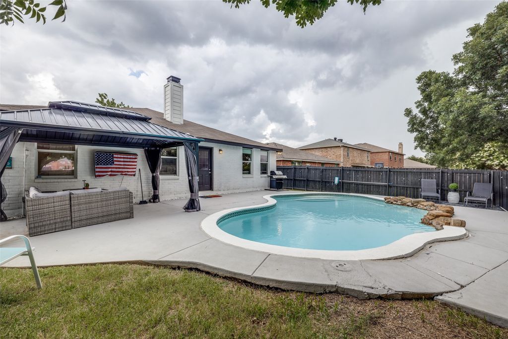 8426 Jacaranda Way, Arlington, TX 76002