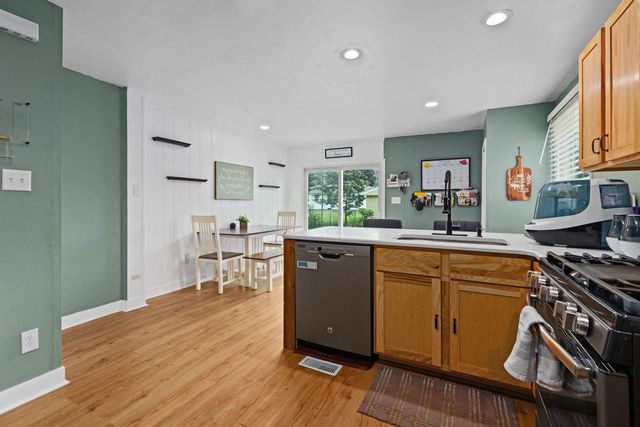 1012 GROVE STREET, Oshkosh, WI 54901