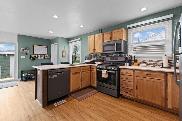 1012 GROVE STREET, Oshkosh, WI 54901