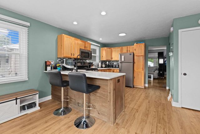 1012 GROVE STREET, Oshkosh, WI 54901