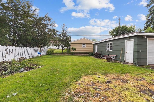 1012 GROVE STREET, Oshkosh, WI 54901