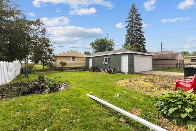 1012 GROVE STREET, Oshkosh, WI 54901