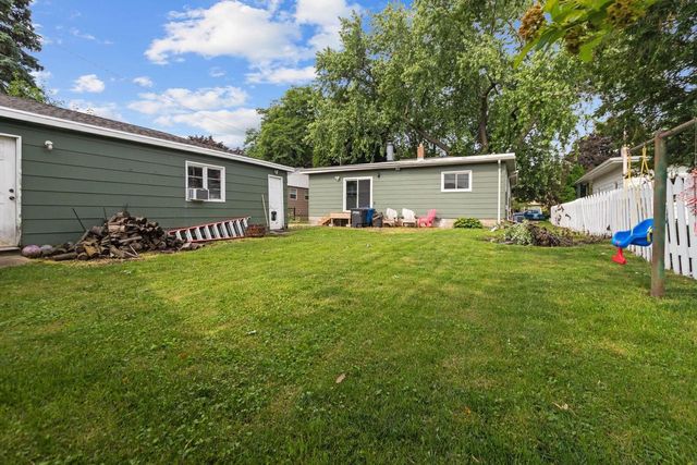 1012 GROVE STREET, Oshkosh, WI 54901