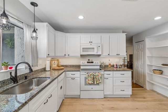 4733 RIDGE POINT DRIVE, Tampa, FL 33624