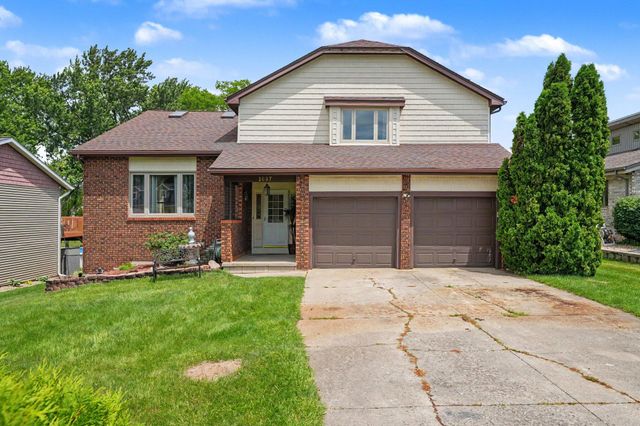 1697 Sunnyslope Drive, Crown Point, IN 46307