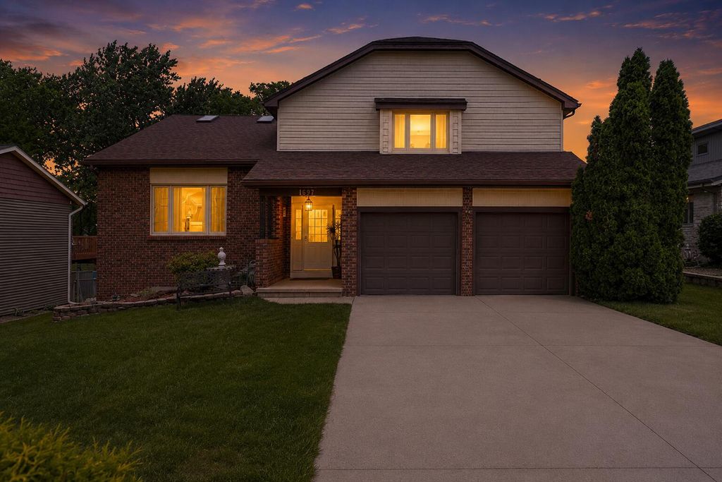 1697 Sunnyslope Drive, Crown Point, IN 46307